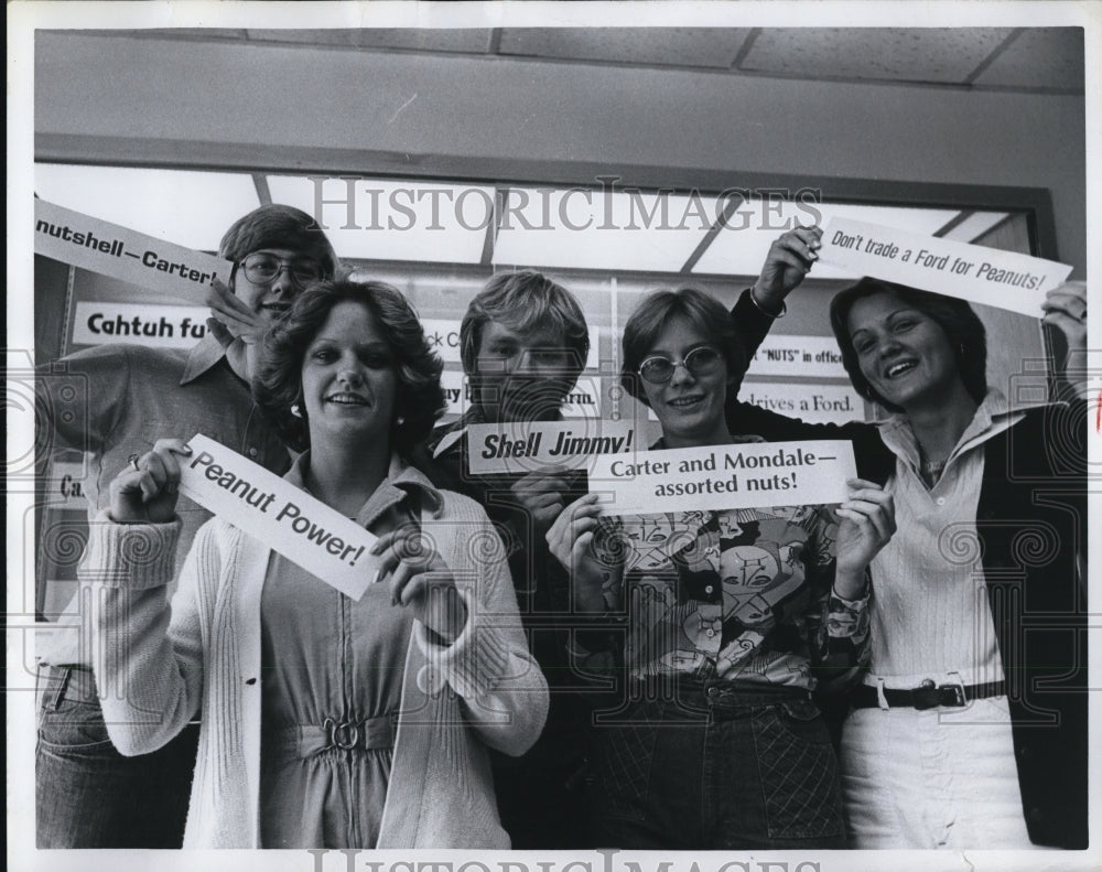 1976 Press Photo of Supporters of President Gerald Ford. - Historic Images