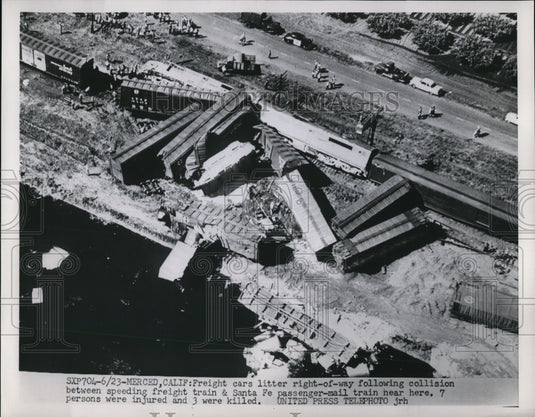 1953 Collision between Freight train &Santa Fe passenger train-Historic Images