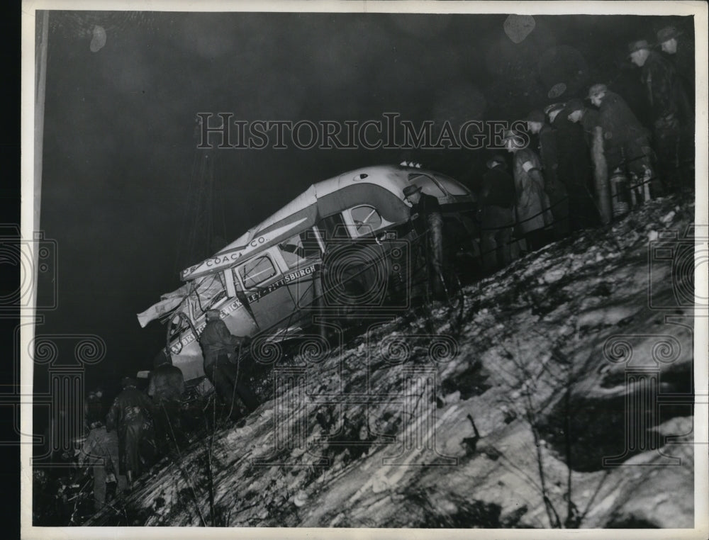 1943 Press Photo Bus crash in Alliquippa, Pennsylvania - Historic Images