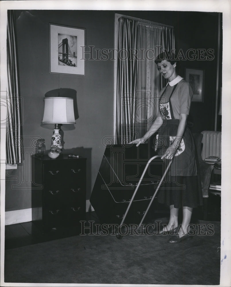 1953 Press Photo A lady uses a hand truck in moving the furnitures - Historic Images