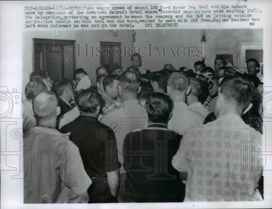 1961 Ford Motor Company tool and die makers at Detroit Hotel - Historic Images