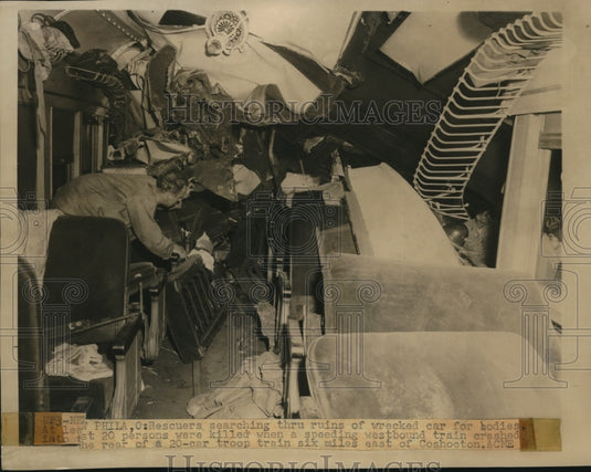 1952 Press Photo Wreckage of a car hit by a train which killed 20 persons - Historic Images