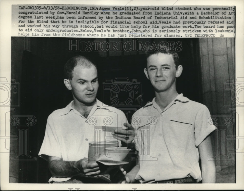 1958 Press Photo of James Veale (L) a 23 year old student who became the - Historic Images