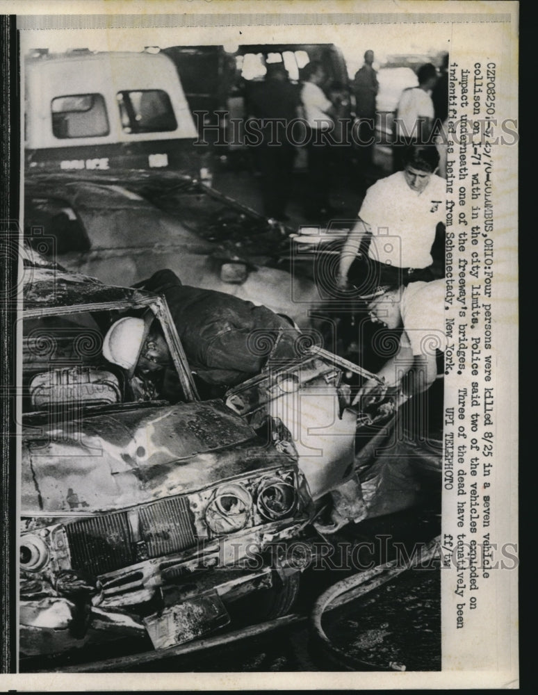 1970 Press Photo Wreckage of seven vehicles colliding at I-71 - Historic Images