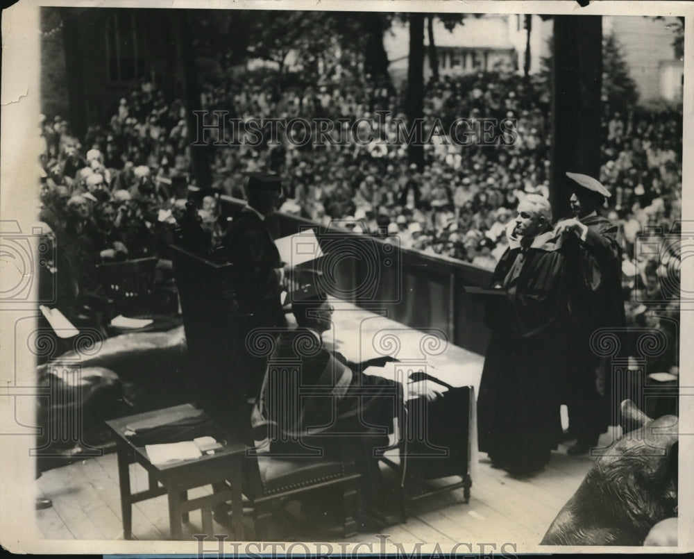 1928 Press Photo of Robert Andrews Millikan receiving the honorary degree of - Historic Images