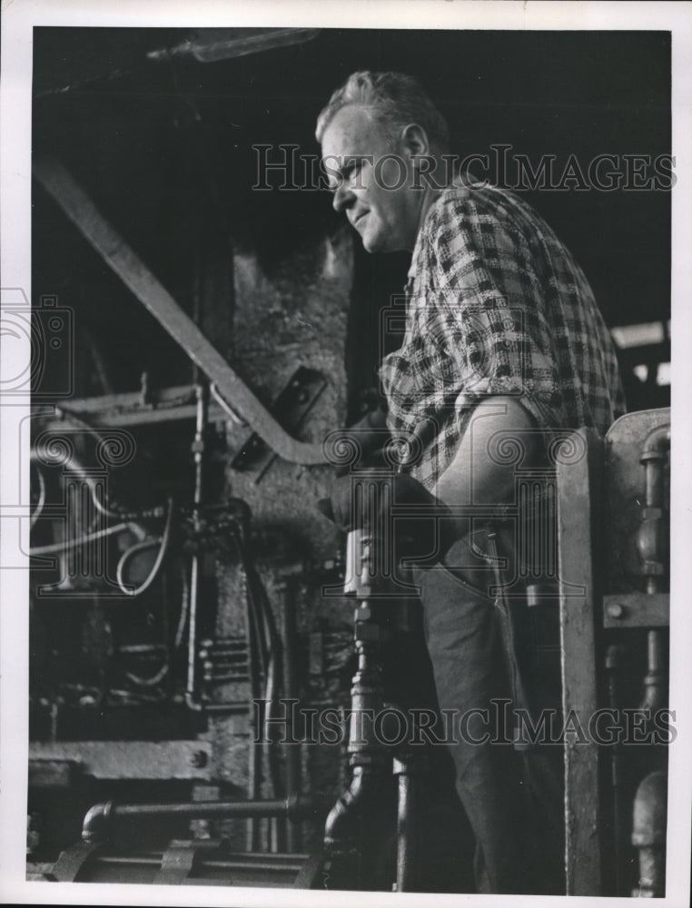 1958 Press Photo A photo of Joe Hiti, 52, of 19208 Kewanee Ave. at his workplace - Historic Images