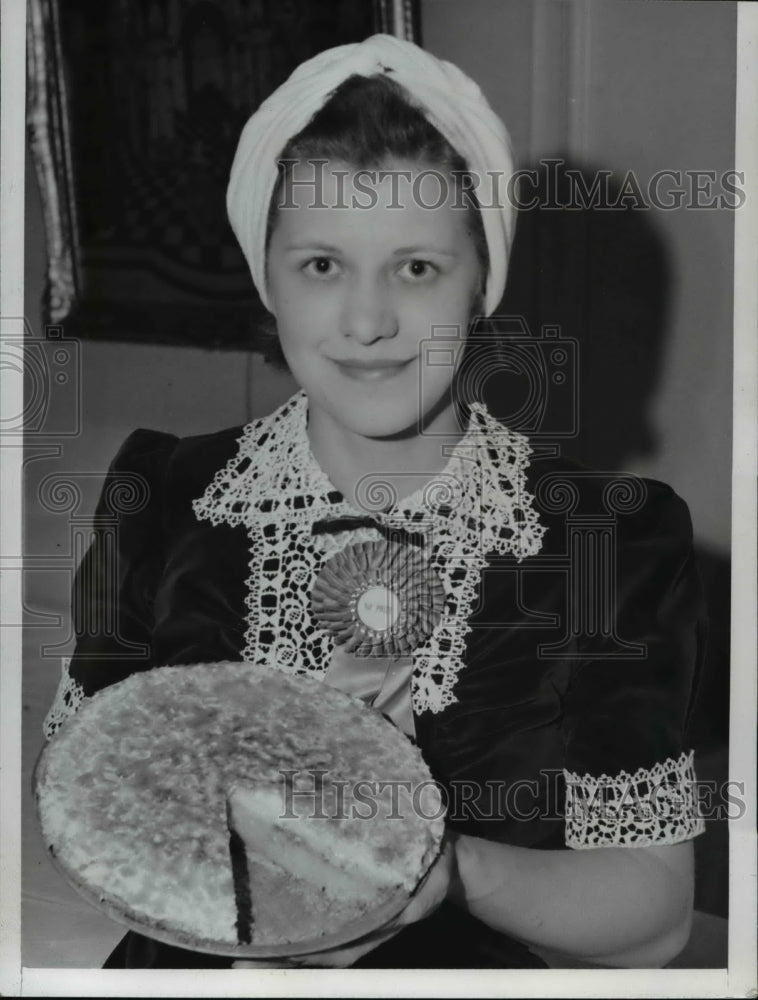 1941 Press Photo Mary Jamulis Wins Pie Baking contest - Historic Images