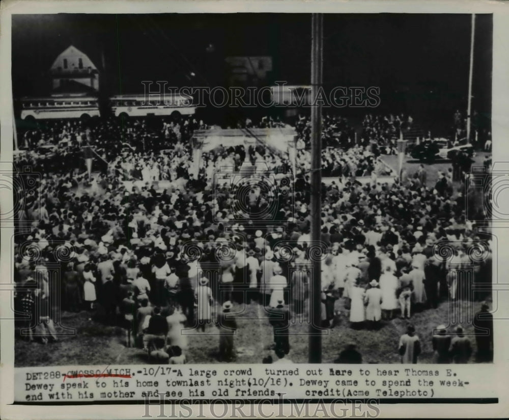 1948 Press Photo a large crown gathered to hear Thomas E. Dewey speak. - Historic Images