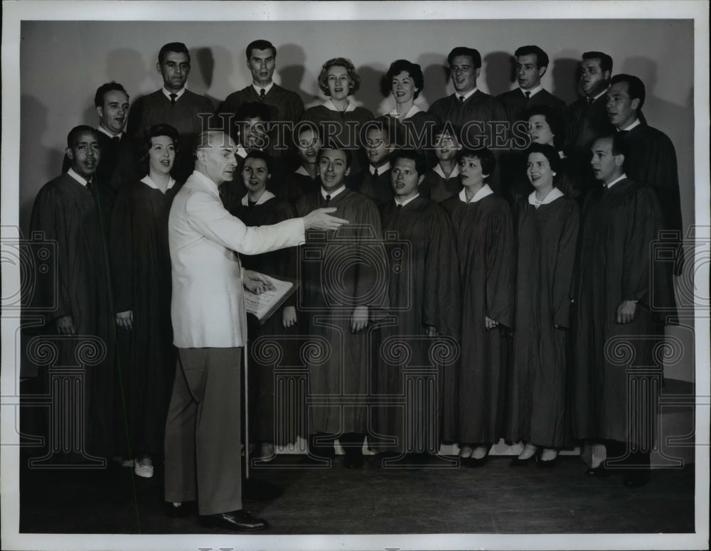 1962 Press Photo The Schola Cantorium under the direction of Hugh Ross - Historic Images