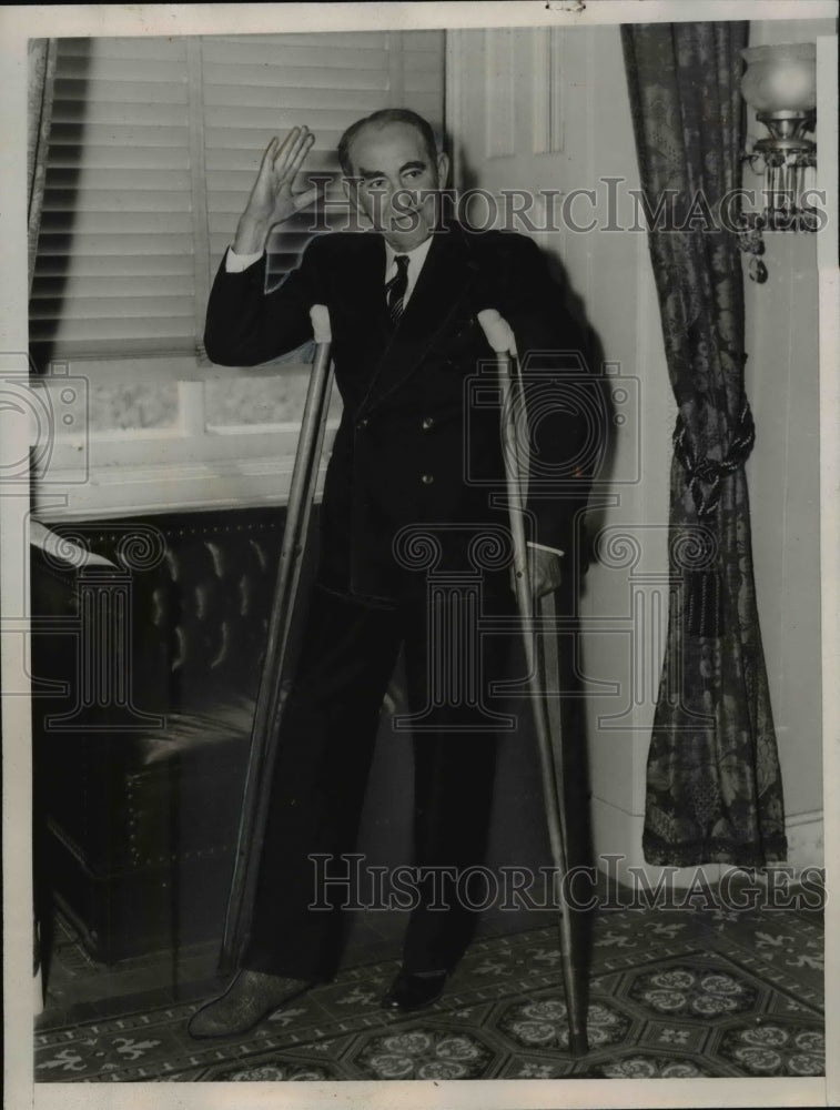 1938 Press Photo Speaker of the House William Bankhead in his office in crutches - Historic Images