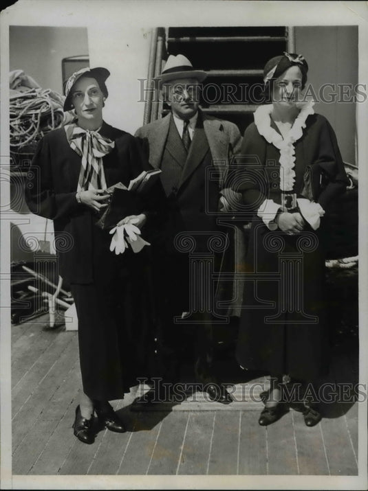 1934 Press Photo of Mrs. Walter Treadwell (L), W.C. Sloan, and Dorothy Grant-Historic Images