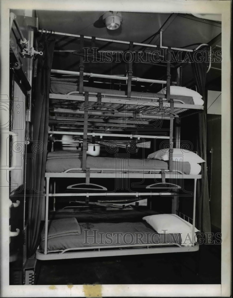 1943 Press Photo Wartime Travel Innovation Triple Deck Sleeping Car- Historic Images