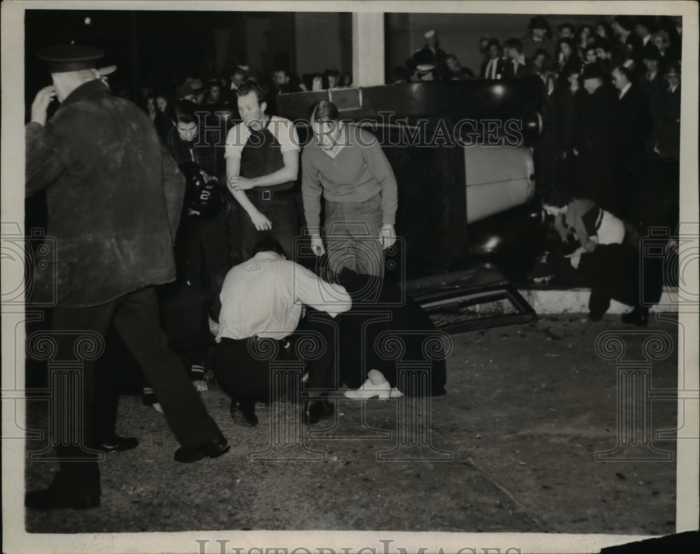 1939 Press Photo Firemen at Streetcar and Auto Accident in San Francisco - Historic Images