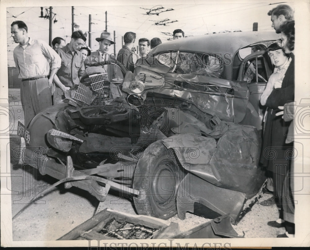 1949 Press Photo Car / Trolley Crash Wreckage, Chicago- Historic Images