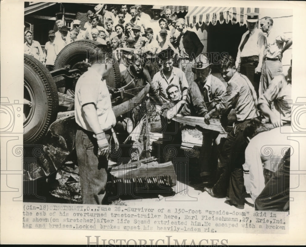 1958 Press Photo Survivor Of 150 foot upside down skid the cab of Tractor Traile - Historic Images