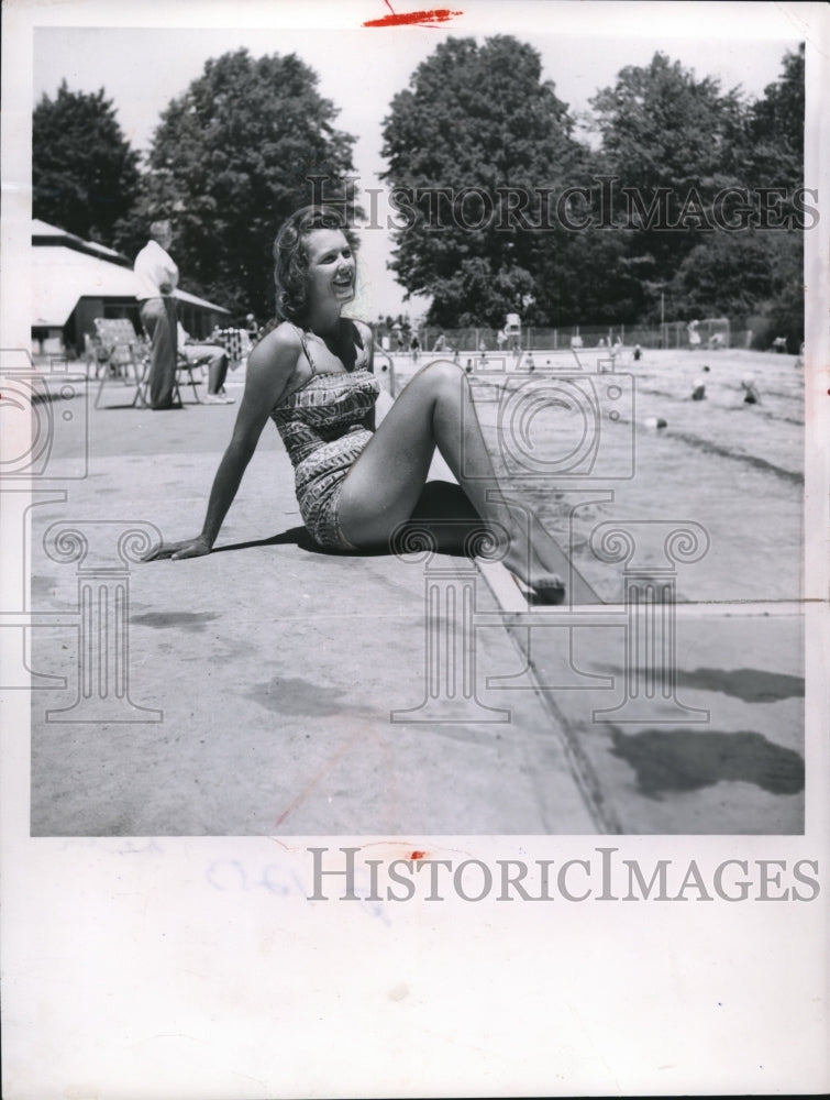 1960 Press Photo Woman Alice Kuivila in Swimsuit at Pool - ned95486 - Historic Images