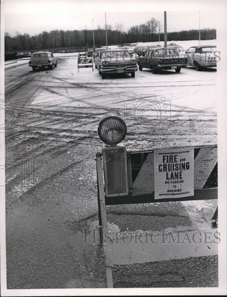 1965 Press Photo Great Lakes Mall Parking Lot Snow-Covered, Mentor Ohio - Historic Images