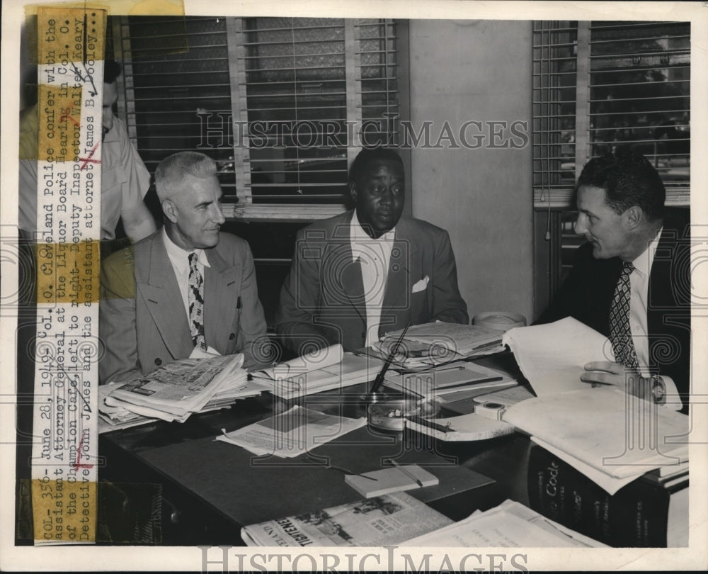 1949 Press Photo Deputy Inspector Walter Keary &amp; Detective John Jones - Historic Images