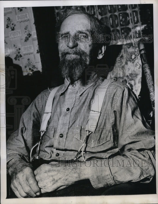 1950 Press Photo 105 Year Old William Mort says long life due to tobacco chew - Historic Images