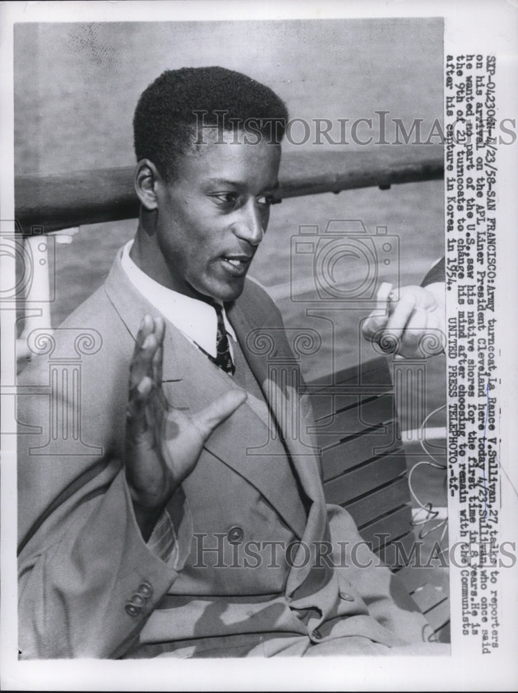 1958 Press Photo Army Turncoat La Rance Sullivan Communist Arriving San Francisc - Historic Images