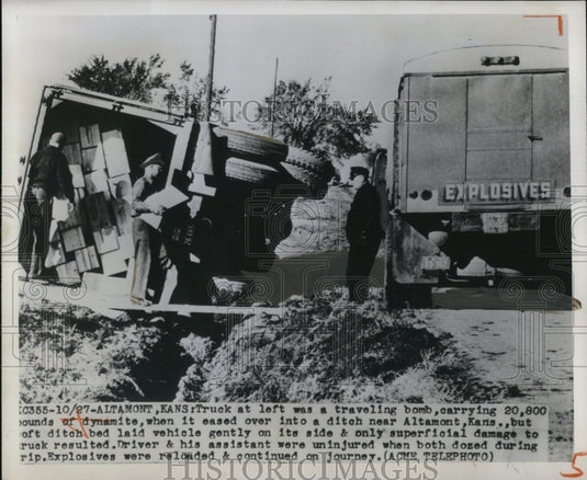 1949 Press Photo Altamont Kansas trailer truck crashed over side ways - Historic Images