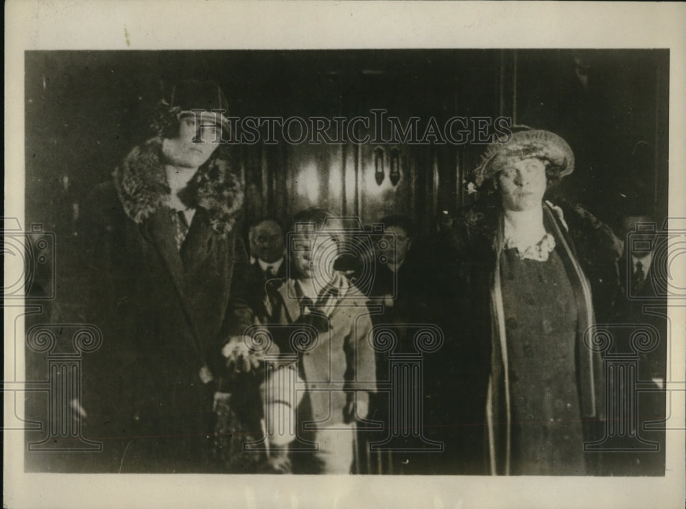 1926 Press Photo Mrs Irene Goosens Awarded Custody of Foster Child Iren - Historic Images