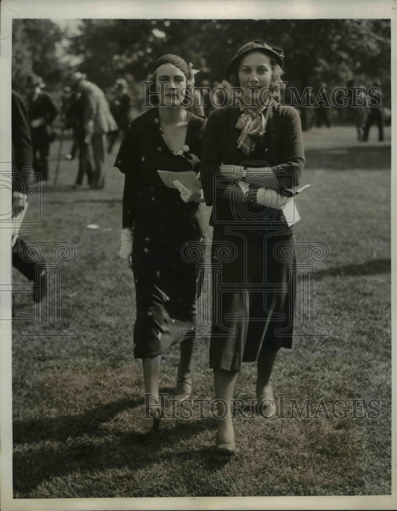 1932 Press Photo Mrs EH Potter &amp; Dorothy Fell at Belmont Park NY races - Historic Images