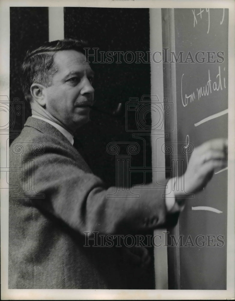 1960 Press Photo Dr. John Kelley teaching a class - ned99002-Historic Images