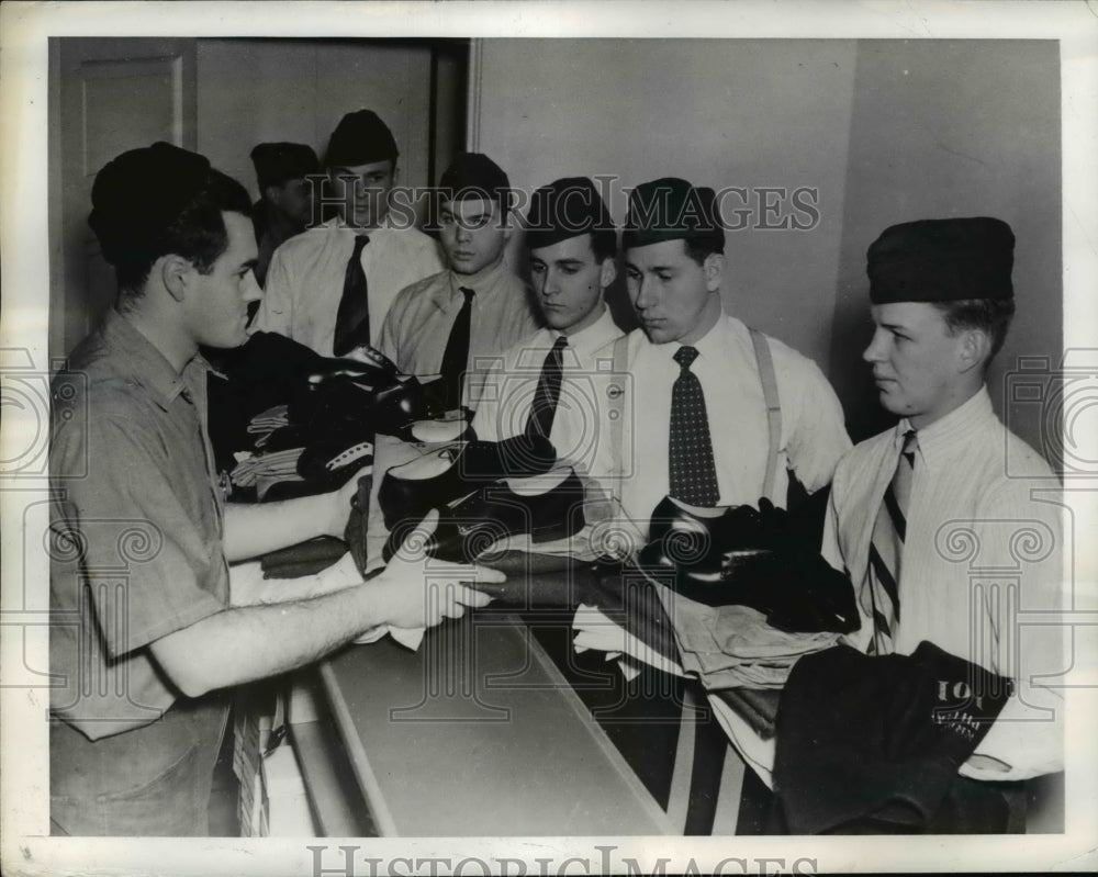 1942 Press Photo US Naval Reserve Aviation Unit Cadets Receive Clothing-Historic Images