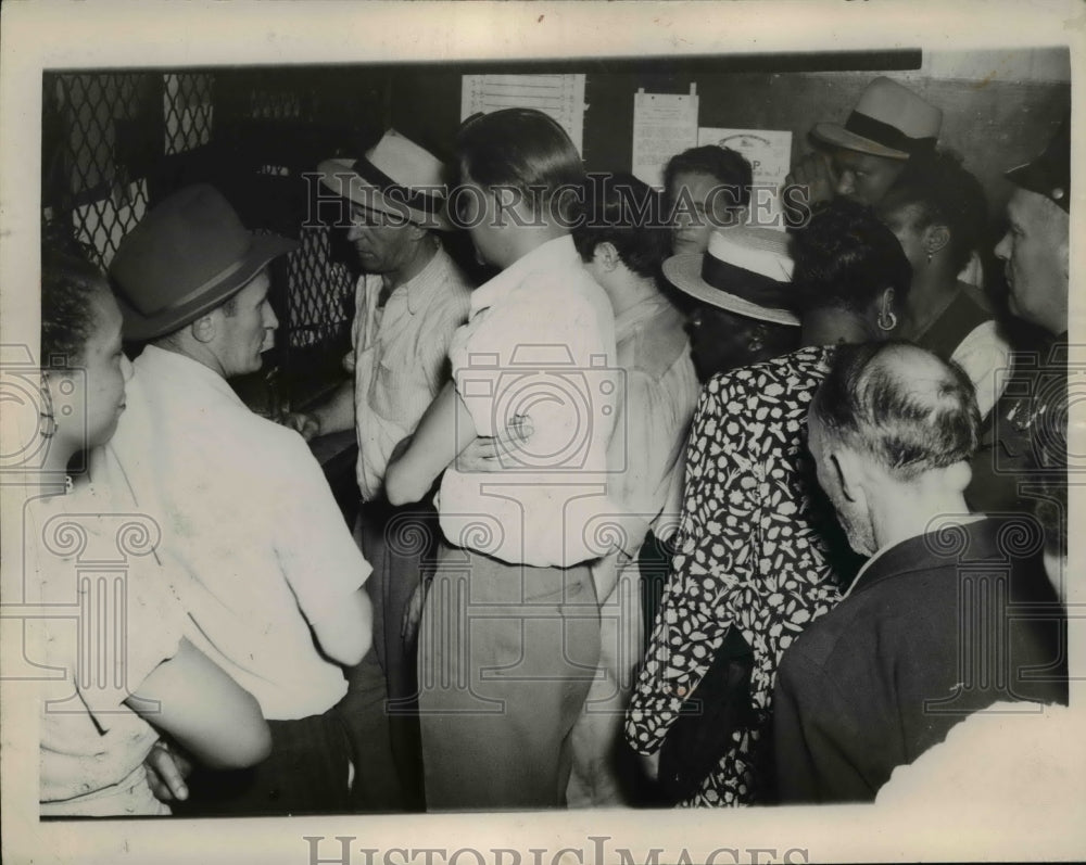 Press Photo Fighting Drunks Wait for Booking at Central Station - Historic Images