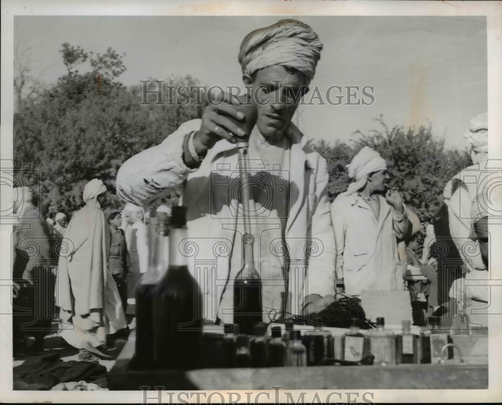 1953 Press Photo Algiers Perfume Maker Bou Saada - Historic Images