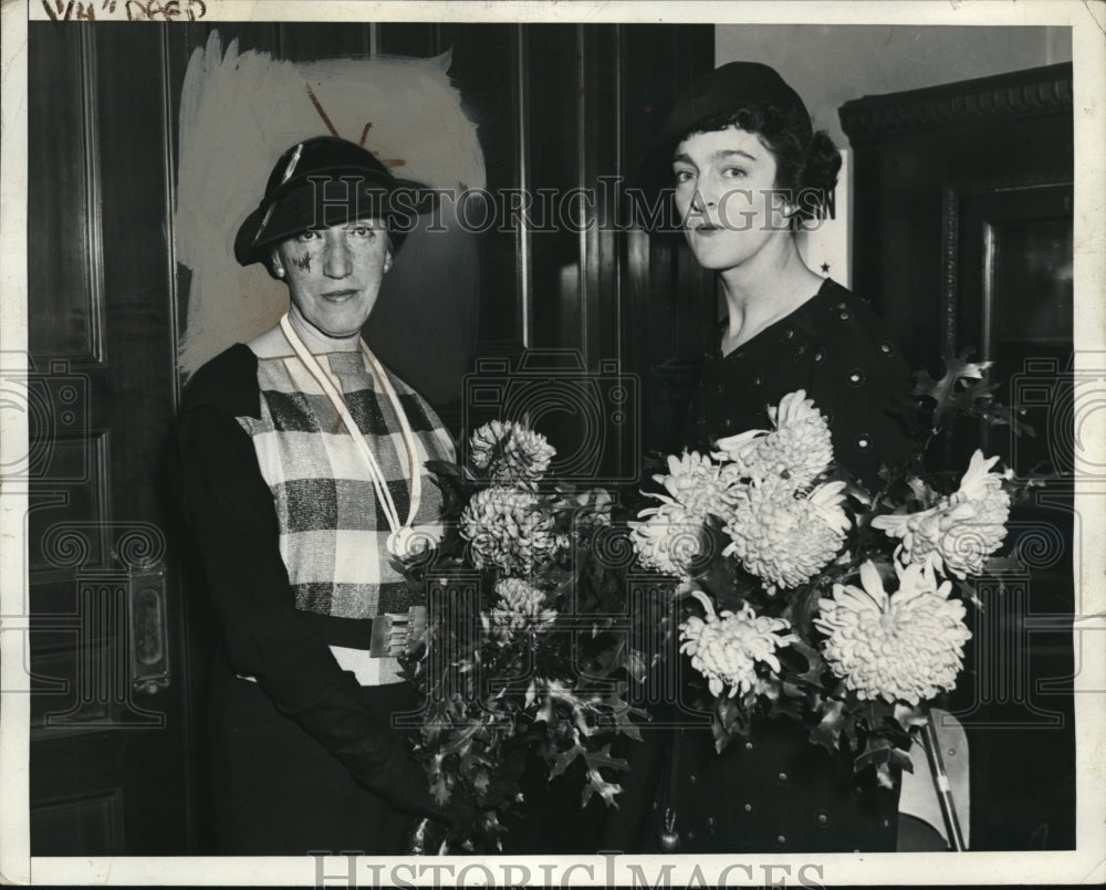 1934 Press Photo Mrs. O&#39;Day and Mrs. Harlan Amen - nee01701- Historic Images