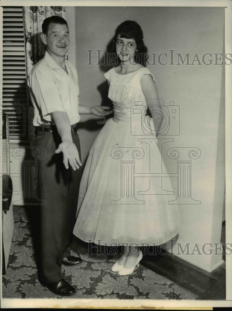 1958 Press Photo ChicagoIll Albert Gerulis &amp; daughter Kathleen Kerd - nee03484- Historic Images