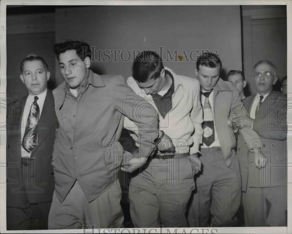 1951 Press Photo Albert Stella, John P McMahon and Richard Plecha handcuffed - Historic Images