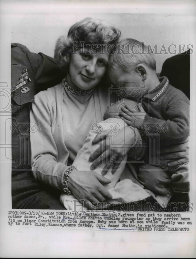 1958 Press Photo NY Gunther Shatto age 2 &amp; baby bro James &amp; Mrs Hilde Shatto-Historic Images