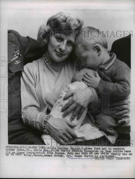 1958 Press Photo NY Gunther Shatto age 2 & baby bro James & Mrs Hilde Shatto-Historic Images
