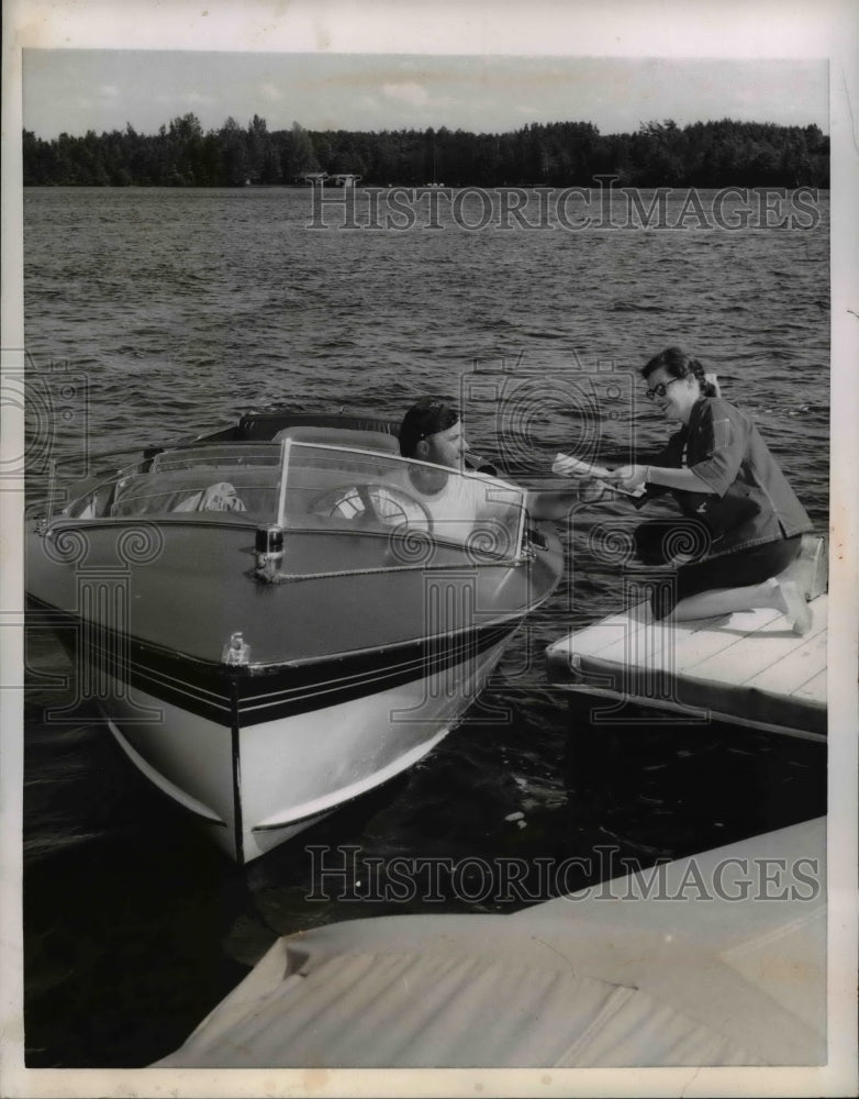 1955 Press Photo of Emil Zembinski delivering mail. - nee04287 - Historic Images