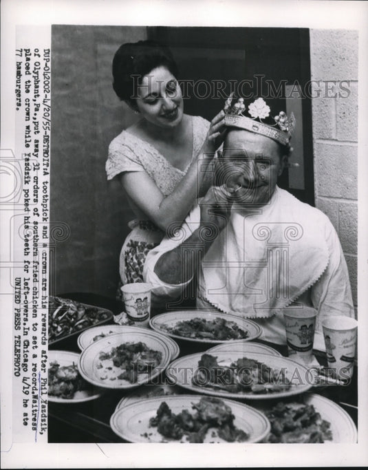 1955 Press Photo Waitress Crowns Fried Chicken Eating Champion Phil Yazdzik-Historic Images