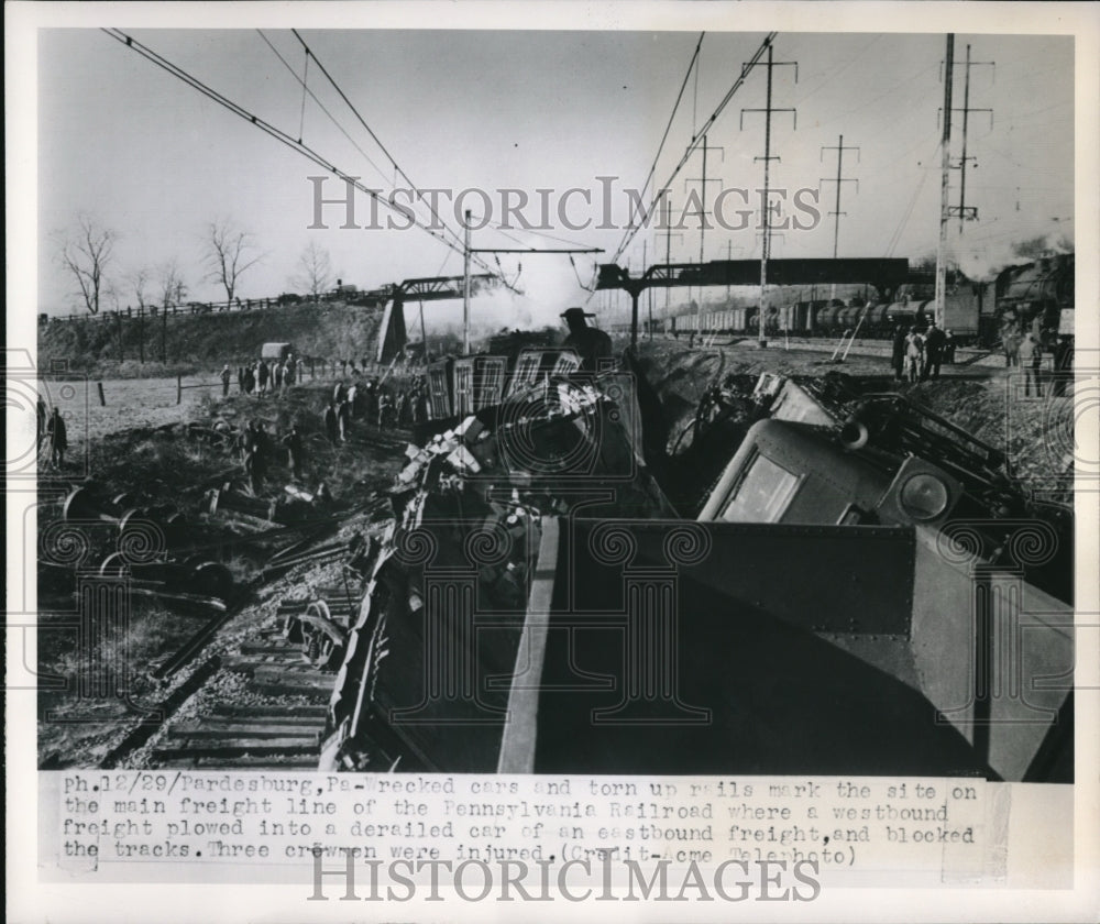 1950 Press Photo Wrecked cars &amp; torn up rails in Pardesburg Pennsylvania - Historic Images