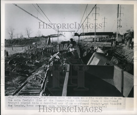 1950 Press Photo Wrecked cars & torn up rails in Pardesburg Pennsylvania - Historic Images