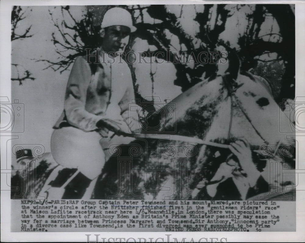 1925 Press Photo RAF Group Captain Peter Townsend and his mount, Nimrod-Historic Images