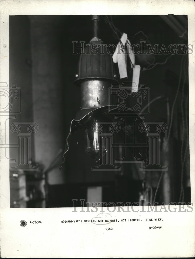 1933 Press Photo Sodium Vapor Streetlighting Unit Not Lighted - Historic Images