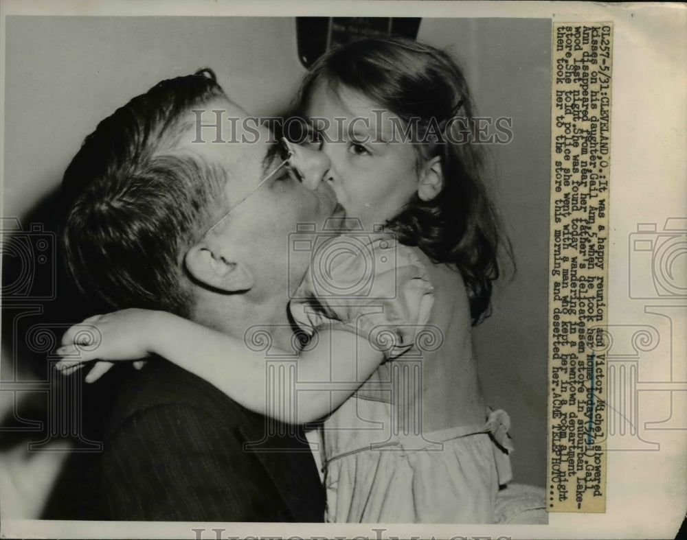 1951 Press Photo Victor Michel with Daughter Gail Ann - nee11665-Historic Images