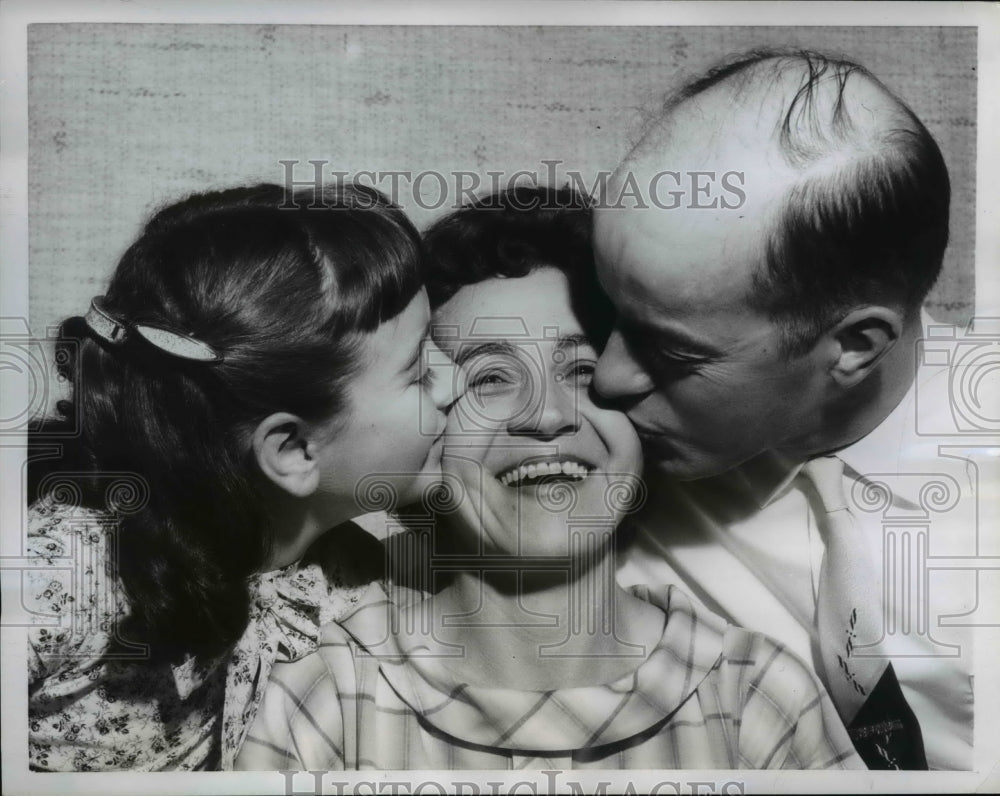 1959 Havenhill Mass Mrs George Duff husband &amp; daughter Benice - Historic Images