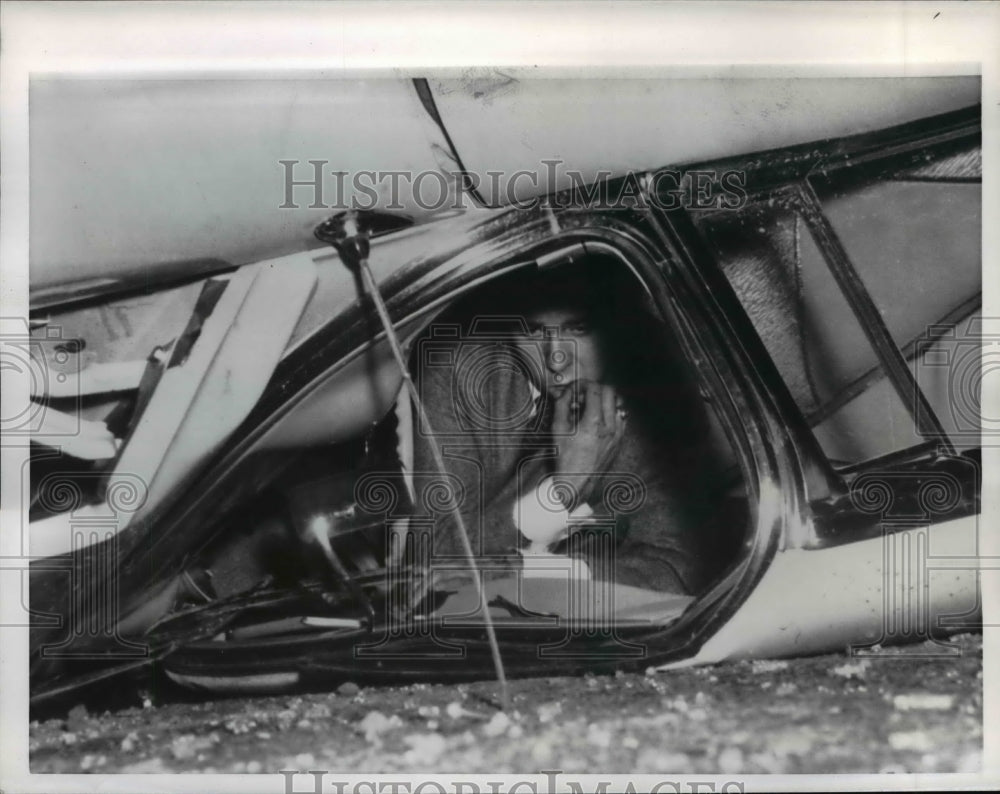 1956 Robert J McKay trapped inside after hit a tree stump, Virginia - Historic Images