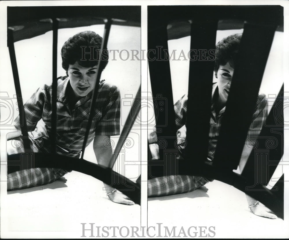 1960 Press Photo of Diane Dury looking through variable stators of a GE jet - Historic Images