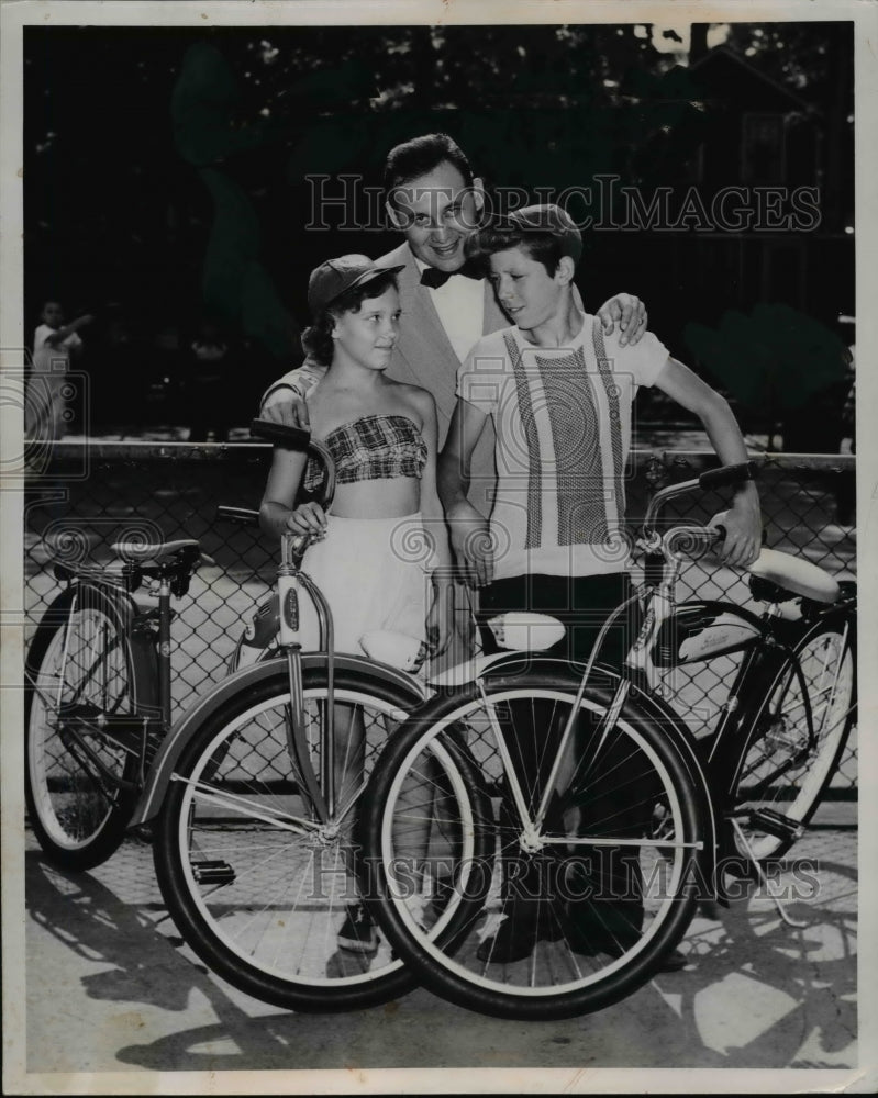 1952 Press Photo Charlotte Hobson &amp; Tony Mare Win Bikes From City-Historic Images