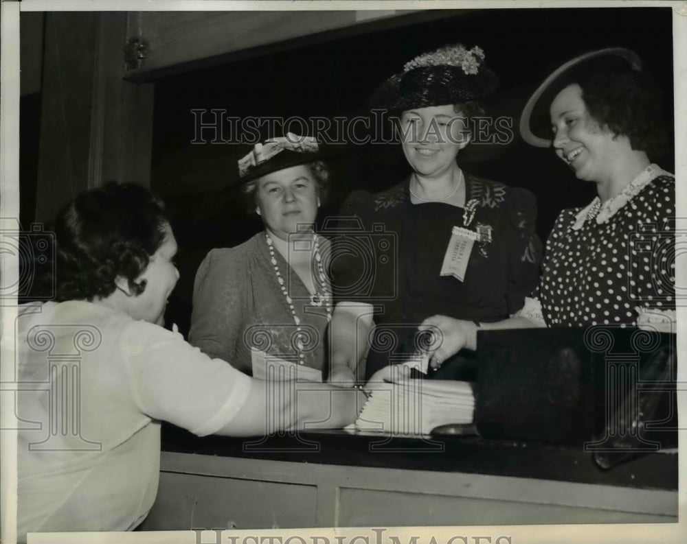 1942 Press Photo Mrs H G Lahr Mrs C C Haig Mrs J Kerr Mrs A Douglas DAR Congress - Historic Images