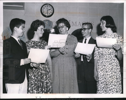 1961 Press Photo Peter Garfield, Cynthia Hill, and Mrs. Clifford H. Hoffman-Historic Images