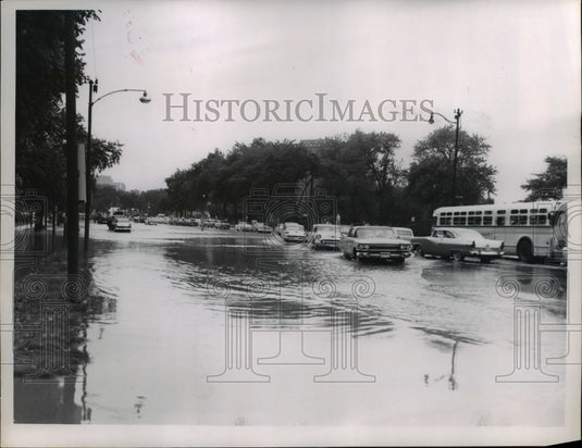 1959 Press Photo Flooding at Euclid Avenue at East Boulevard Rush Hour Traffic - Historic Images